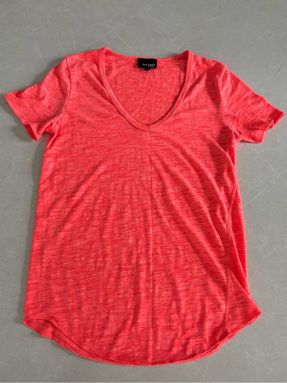 Aritizia Wilfred Free Neon Coral V-Neck Short Sleeve Slub Tee